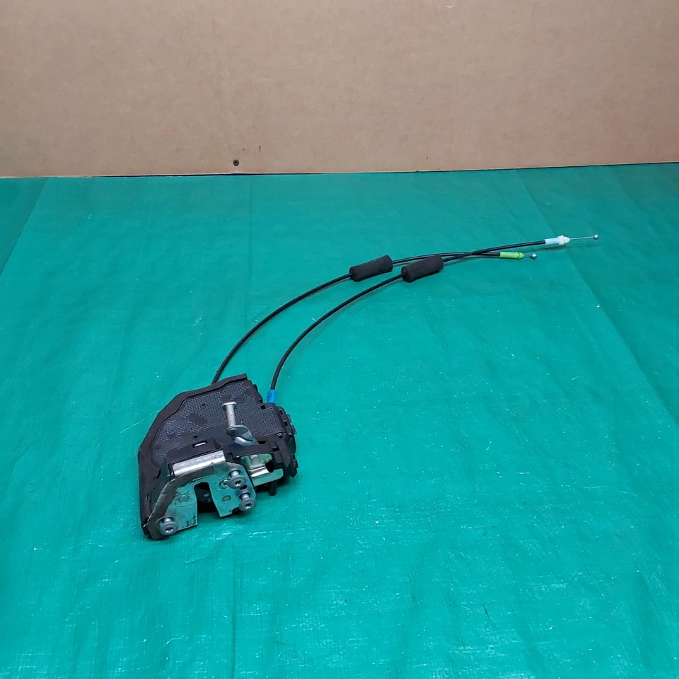 Actuador de bloqueo de pestillo de puerta trasera derecha Scion xB 2008-2015 OEM 7083104 Foto 3 de 4