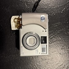 HP PhotoSmart 735 3.2MP Digital Camera  Q2210A 