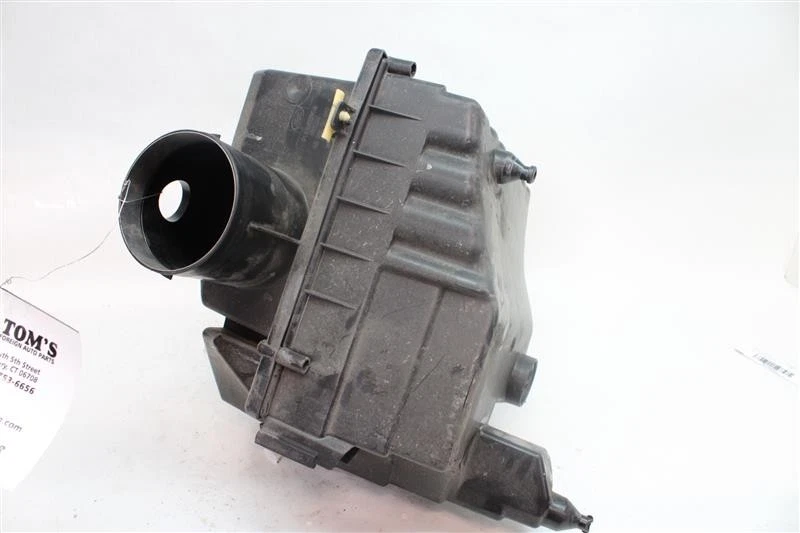 Used Air Cleaner Assembly fits: 2008 Land rover Range rover sport 4.2L superchar - Image 3 of 4