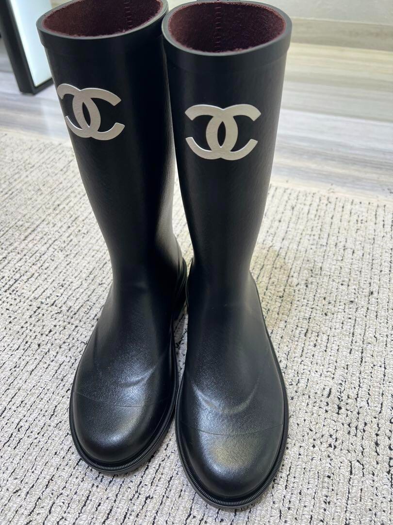 NEW Chanel 22A Black White CC Logo High Pull On Rubber Rain