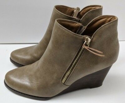 New Direction Womens Shoes Taupe Suede Close Toe Booties Size 8 Block Heel Brown