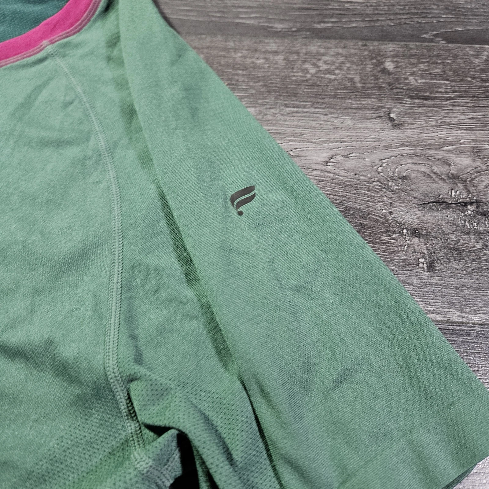 fabletics the training day performance stretch gym reflective shirt