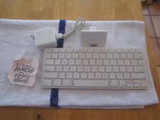 Apple A1359 Keyboard Dock for Apple 30pin Connectr iPad iPhone 1st 2ndGEN w/CORD