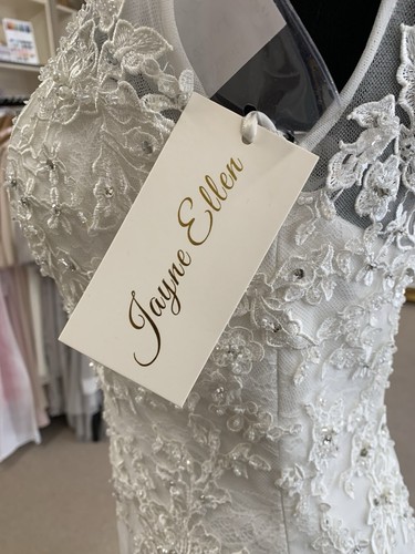 Jayne Ellen Ivory Lace Bridal Gown - Picture 8 of 9