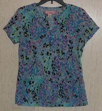 EXCELLENT koi by Kathy Peterson BLUE W/ NOVELTY koi PRINT SCRUBS TOP SIZE S