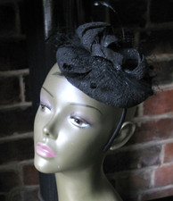 Schwarz Statement Fascinator Hut Band edel Damen Tag Rennen Ascot 20er Flapper