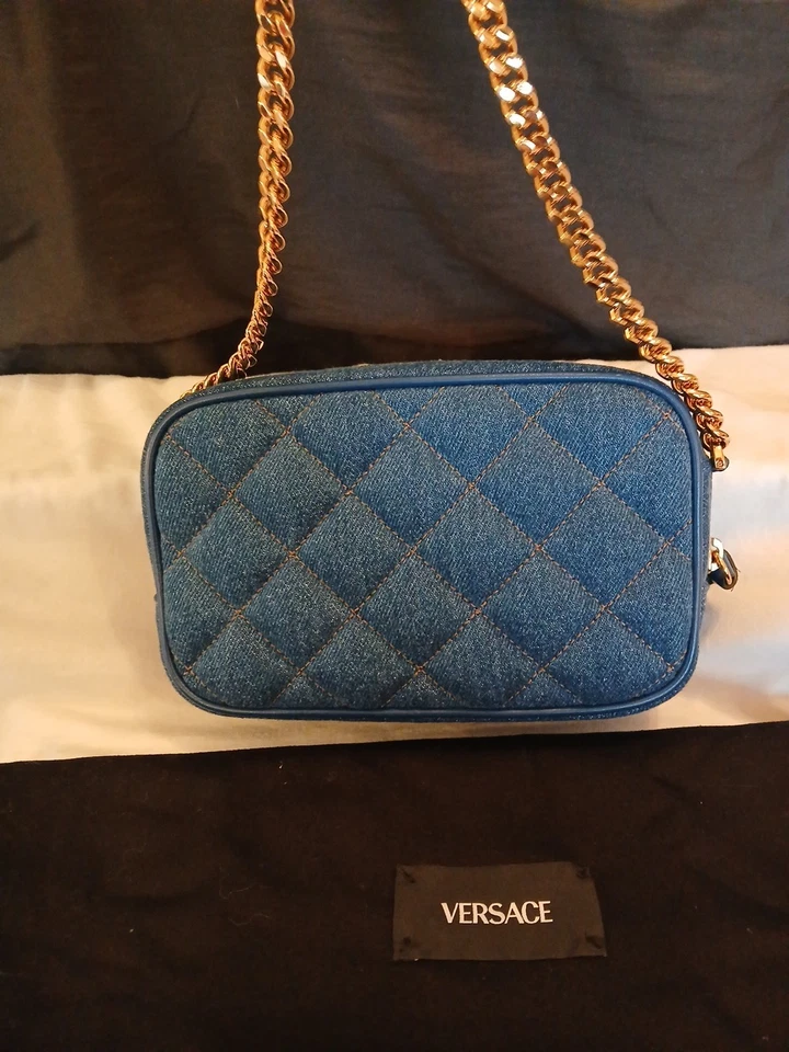 Versace Acolchado La Medusa Bolso para Cámara Denim con Acentos Dorados Cartera y Bolsa para el Polvo Foto 4 de 4