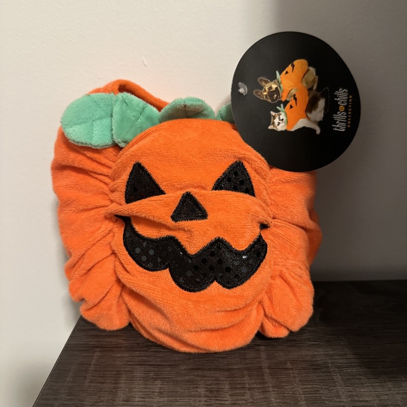 Brand New With Tags Thrills & Chills Pet Costume pumpkin Size Small