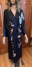 Babeyond Black Kimono Duster With Flowers Size L/XL Kimono Sleeves Lounging Robe