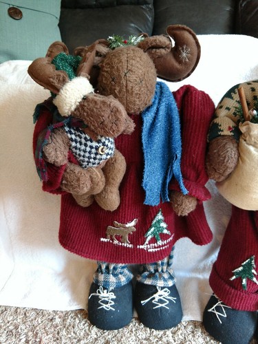 2 Foot Tall Standing "MERRY CHRISTMOOSE" Plush Moose Family - Picture 7 of 11