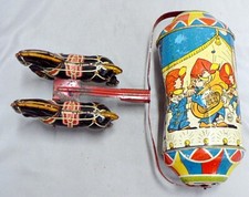 VINTAGE MARX TIN LITHO MUSICAL ROLLING WITH TWO HORSES