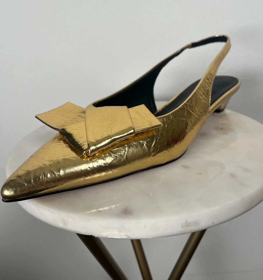 Elegante. Puntera puntiaguda dorada. Eslinga elástica. Tacones de gatito. Talla 8.5 -Nuevo en Caja Foto 3 de 4