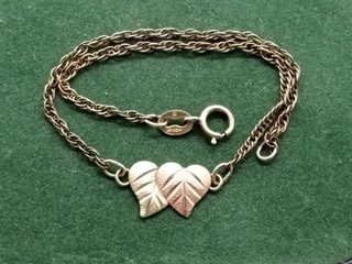 PULSERA C. CO Black Hills Oro 10K Hojas Centrales y Cadena Llena de Oro De Colección