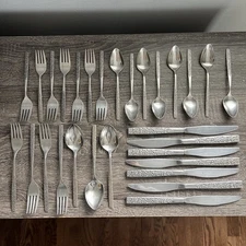 Oneida Stainless SSS Montage Embossed Floral Accents Mixed Set Of 29