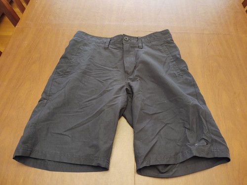 Oakley Men's Regular Fit 32 Gray Stretch Performance Tech Shorts Very Good Pre