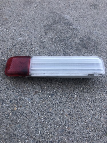 95 -06 Silverado Sierra Door Panel Courtesy Light Driver Escalade Tahoe Yukon - Picture 2 of 10