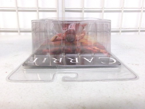 NECA - CARRIE 2013 REMAKE BLOODY DRESS VARIANT - NEU!! #21 - Bild 6 von 6