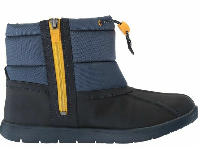 ugg puffer boot wp