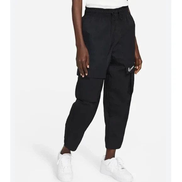 NWT Nike Women Sportswear Cargo Woven Cropped Joggers Black