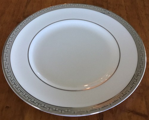 NUEVO Royal Worcester Corinto Platino INGLANDIA Juego de Tazas y Platillos Llave Griega Plateada - Imagen 5 de 5