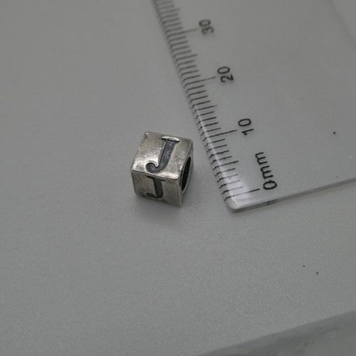 Colgante Letra J Plata de Ley 7mm Cubo Cuentas Diapositivas 925 Cuadrado Inicial 1.1g - Imagen 2 de 4