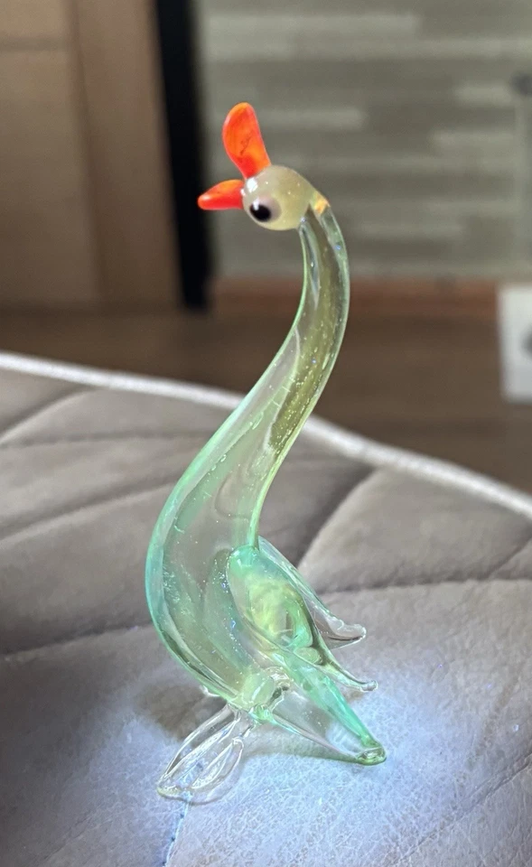 Vintage Blue Swan Blown Glass Figurine, Manganese & Cadmium  UV Reactive Glow - Image 3 of 4