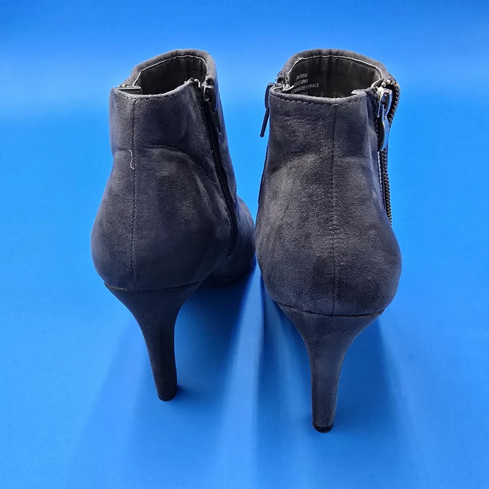 Botines Madeline Cassie para mujer talla 9M 3,5" tacón gris cremallera plateados usados en excelente estado Foto 2 de 4