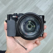 Sony Cyber-shot DSC-RX1R 24.3MP Full Frame Digital Camera Black English