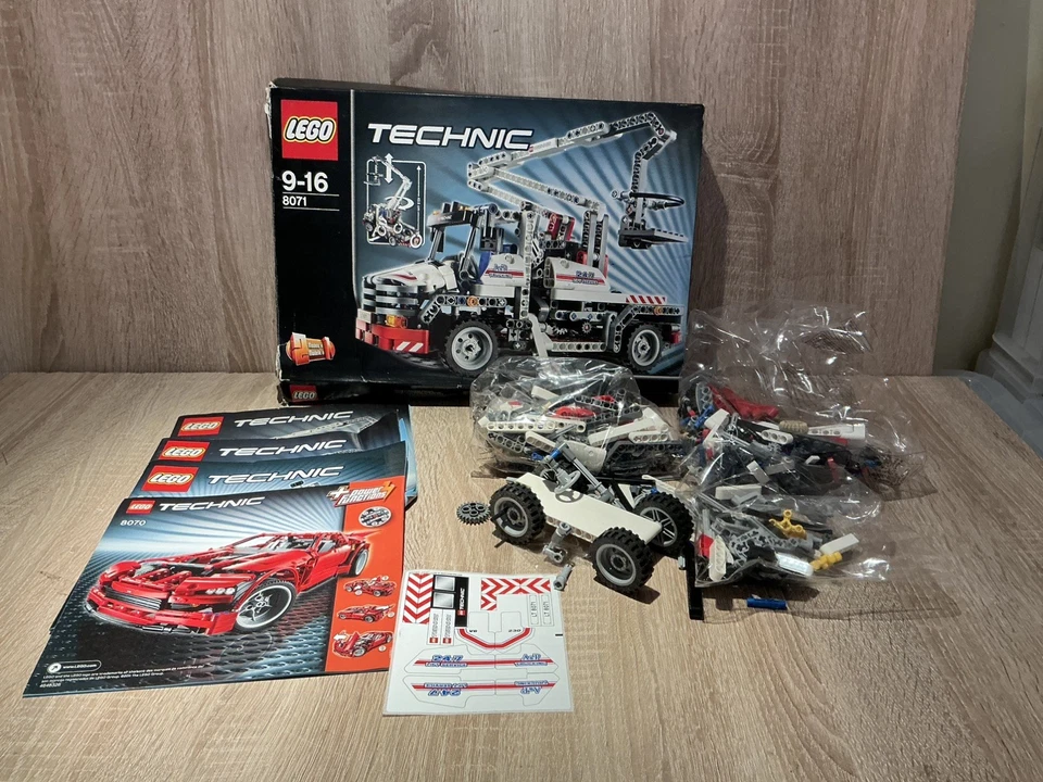 LEGO Technic 8071 Lift Truck, photo 4 of 5