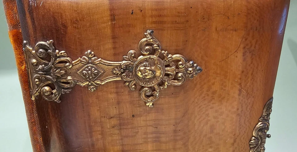 Antiguo álbum de fotos con cubierta de madera de la exposición colombina de 1893 bordes dorados tarjetas de cabina Foto 2 de 4