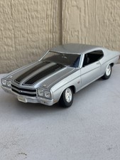 Vintage Welly Silver W Black 1970 Chevy Chevelle SS 454, 1:18 Scale Diecast Car