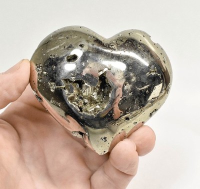 2.95'' POLISHED PYRITE HEART Huanzala mine, Peru T603