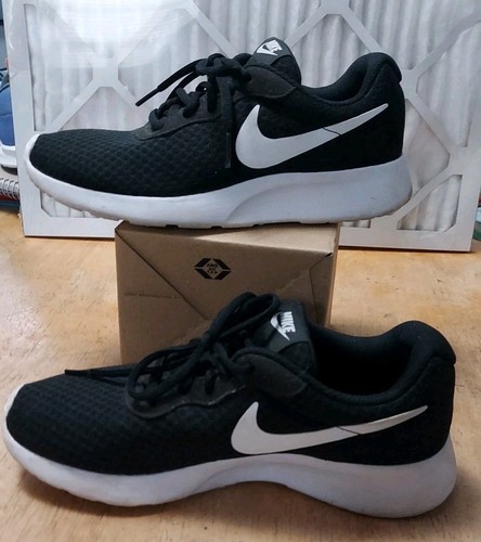 Nike Womens Tanjun 812655-011 Black Running Shoes Sneakers Size 6.5