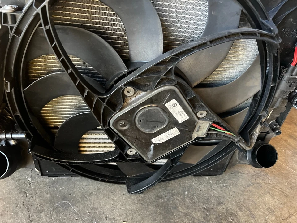 BMW F30 F32 F36 N55 N26 RADIADOR DELANTERO ENFRIADOR CONDENSADOR CONJUNTO VENTILADOR FABRICANTE ORIGINAL 77MK Foto 4 de 4