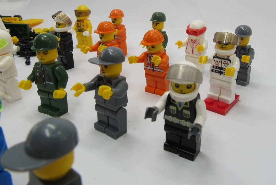 LEGO Lote Minifiguras y Ladrillos Conductores de Carrera Mecánica Piezas Mixtas De Colección Foto 4 de 4