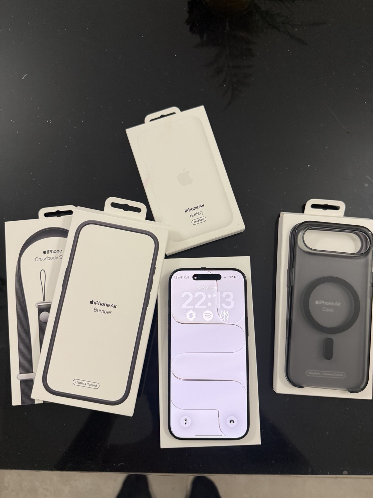Apple iPhone nero iOS con scatola e accessori MagSafe cover bumper batteria