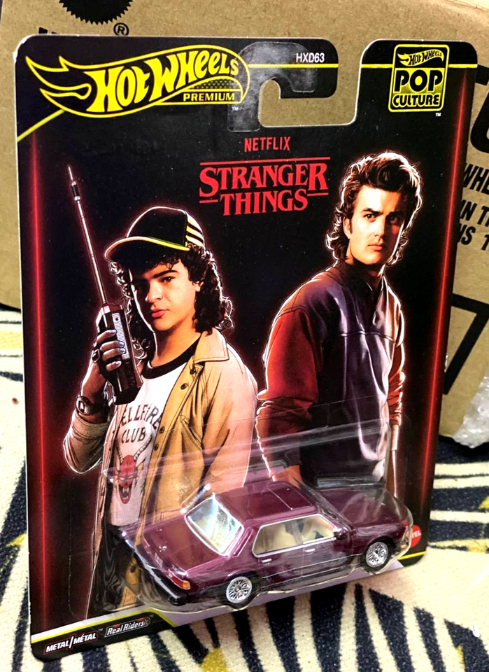 Hot Wheels Premium Pop Culture - Stranger Things 1983 BMW 733i