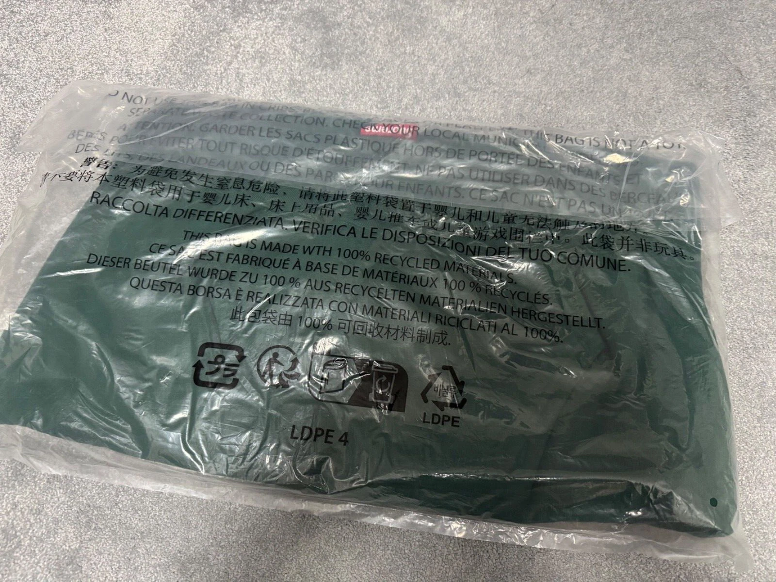 Felpa con cappuccio nuova FW24 Supreme raso applique verde scuro taglia M