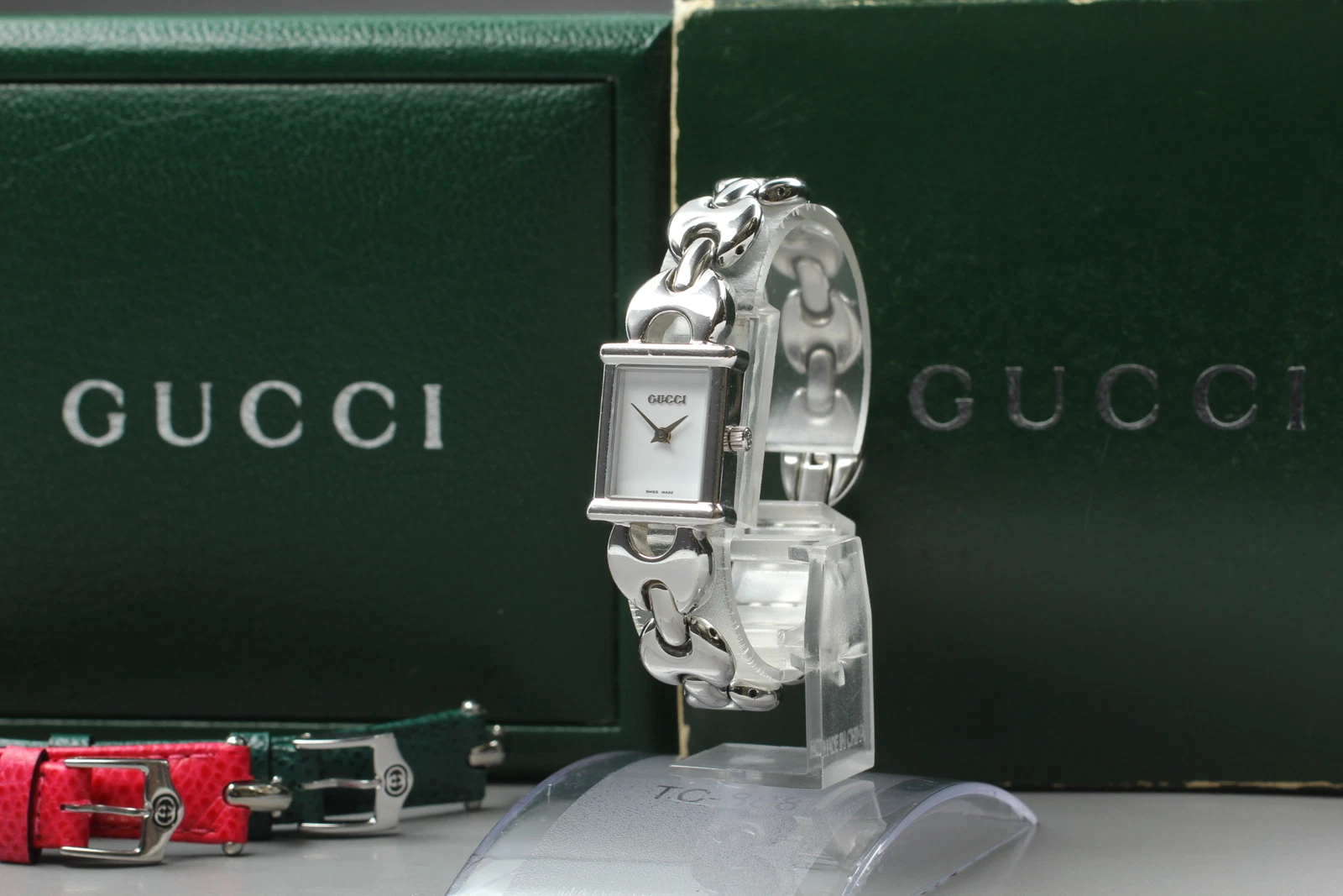 Boîte [Presque comme neuve] Montre Femme Gucci 1800L Argent Change Belt Quartz Du JAPON