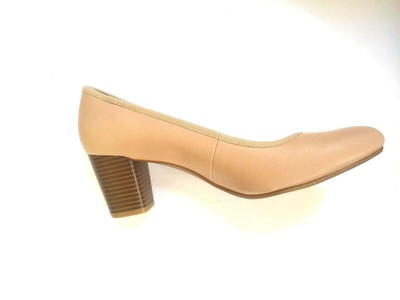 naturalizer beige shoes