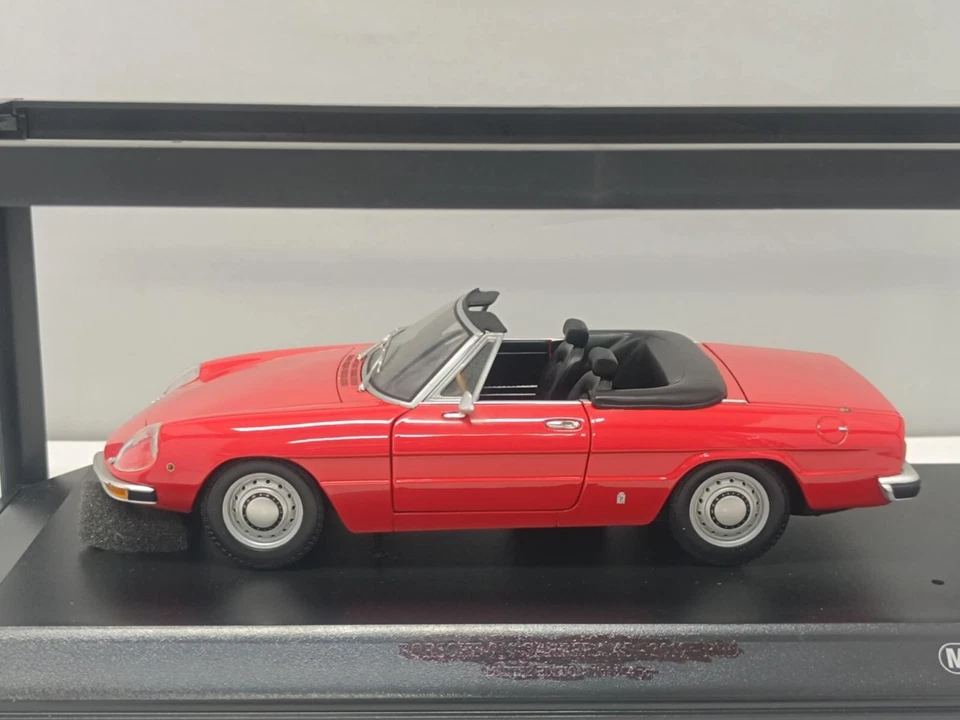 Alfa Romeo Spider 2000 Duetto 1970 Red Rosso Minichamps 1:18 Usato + Box Rare - Immagine 2 di 4