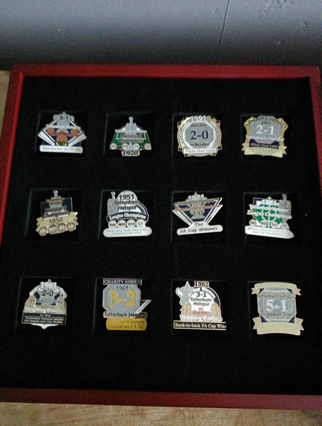 Rare Tottenham Hotspur Danbury Mint Victory Pin Badge Set Of 24 In