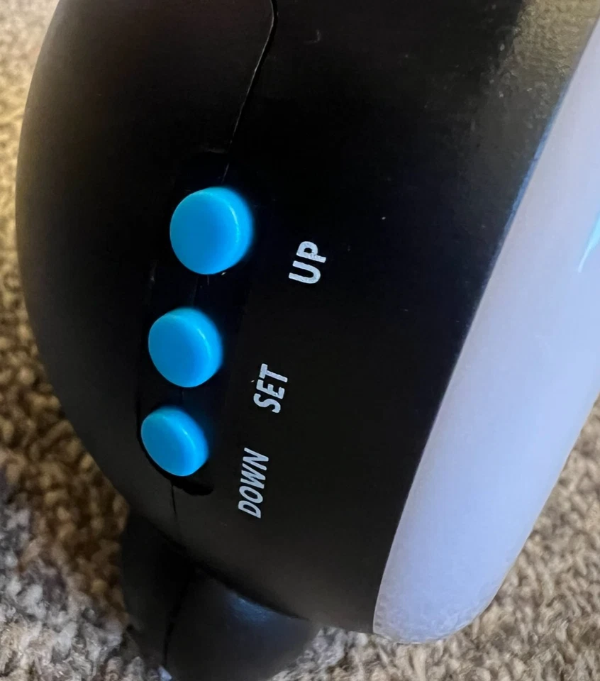 Despertador Digital 2 Ajustes de Alarma Diseño Moderno Negro con Blanco Foto 3 de 4