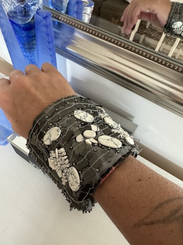 Design Armband Stein Stoff Gladiator grau NEU boho hippie - Bild 1 von 11