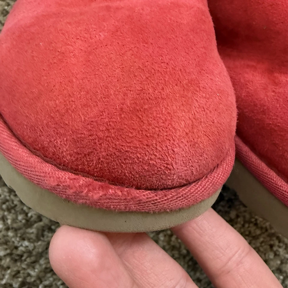 Uggs Red Short Boots With Striped Christmas Bows Rare Women’s Size 6 - Image 4 of 4