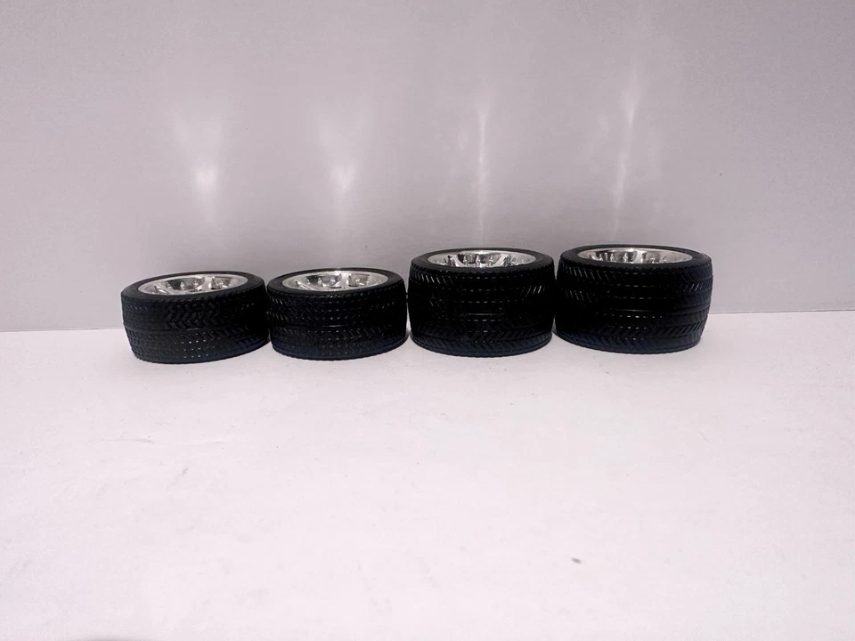 Колеса и шины Burago 1996 Dodge Viper GTS масштаб 1:18 - Изображение 4 из 4