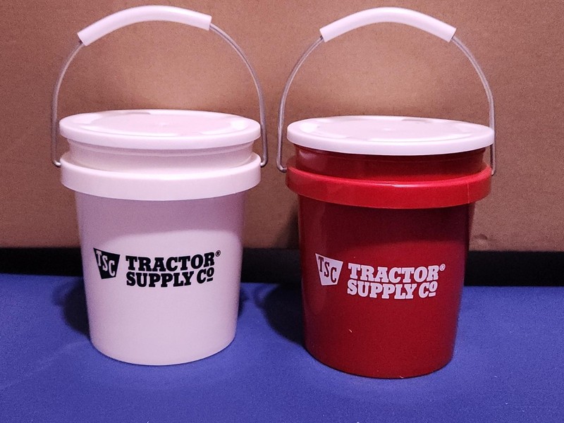 SET OF 2 Tractor Supply mini buckets WITH LIDS