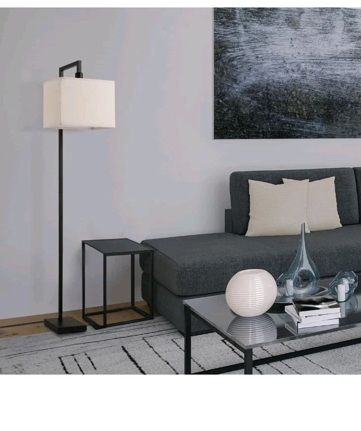 Lâmpada de assoalho elétrica 61000052 60", preto fosco, sombra quadrada de tecido branco, ligada/... - Imagem 4 de 4