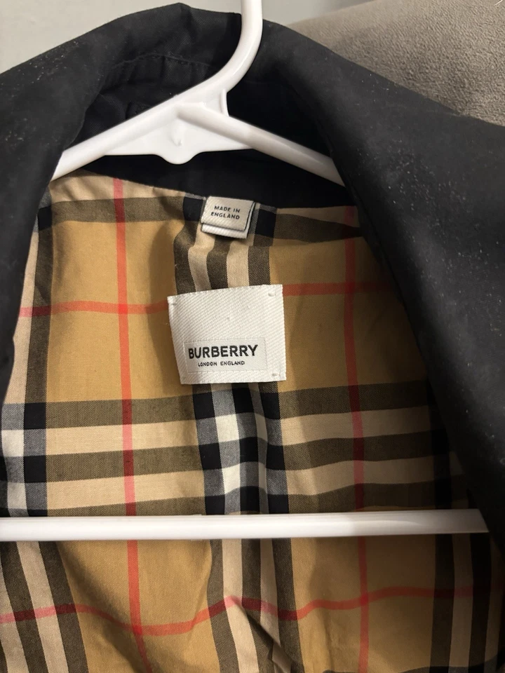 Trench coat curto BURBERRY Kensington, [USADO] serve em um tamanho pequeno  - Imagem 3 de 4