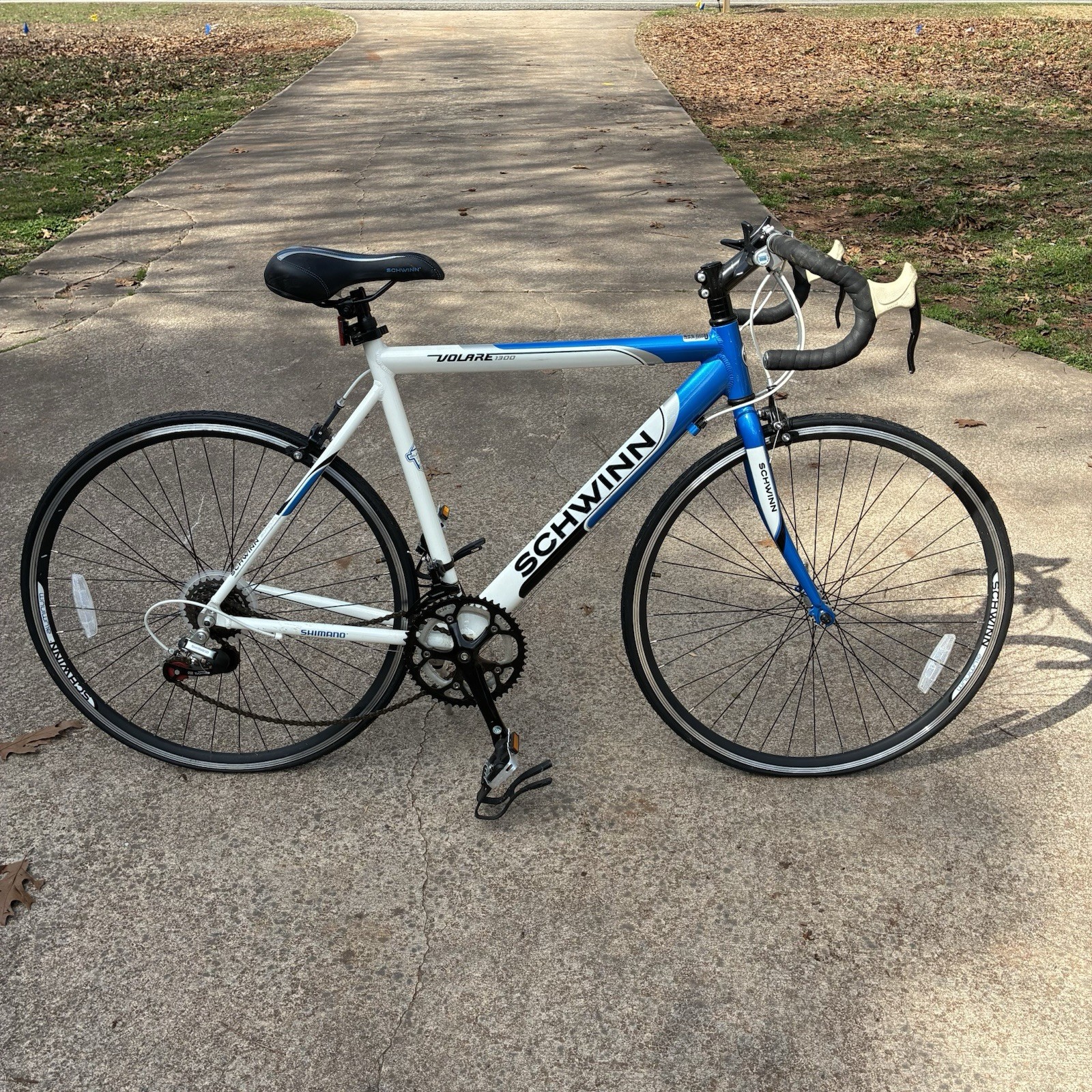 Schwinn Volare 1300 men's road bicycle
